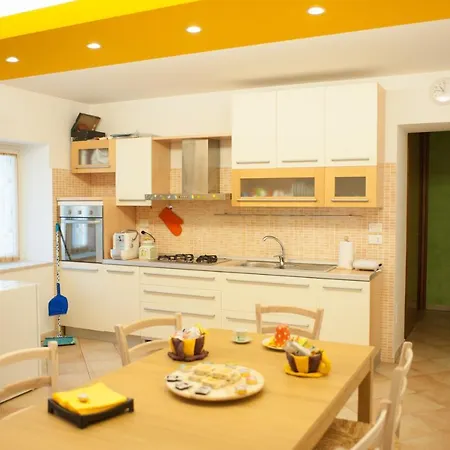 2 Bedrooms House With View And Balcony At Σπίτι διακοπών *